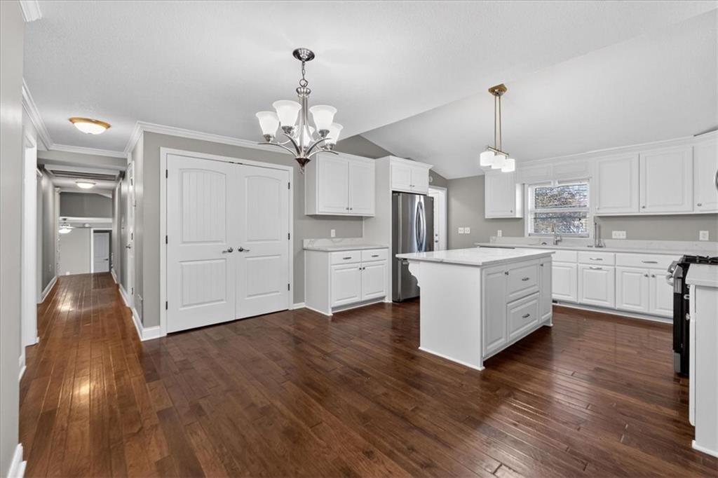 201 South Jackson Street Spring Hill, KS 66083 - Photo 9 of 53