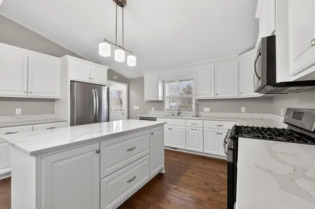 $325,000 | 201 South Jackson Street, Spring Hill, KS 66083