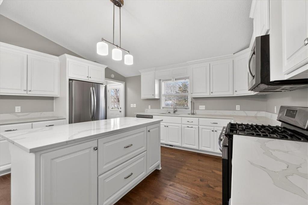 201 South Jackson Street Spring Hill, KS 66083 - Photo 10 of 53