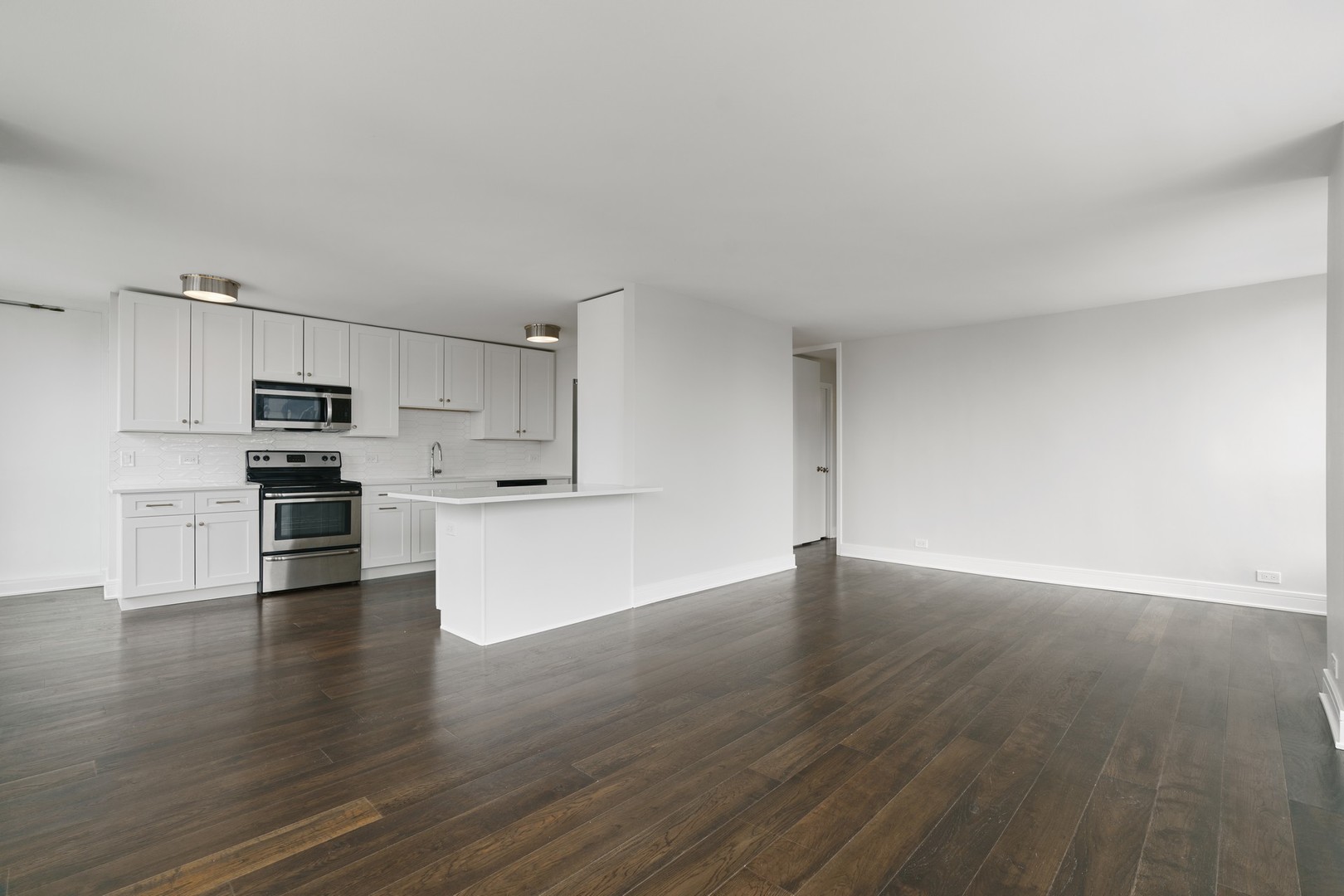 1030 North State Street, Unit 13E Chicago, IL 60610 - Photo 6 of 30 a view of kitchen with wooden floor and electronic appliances