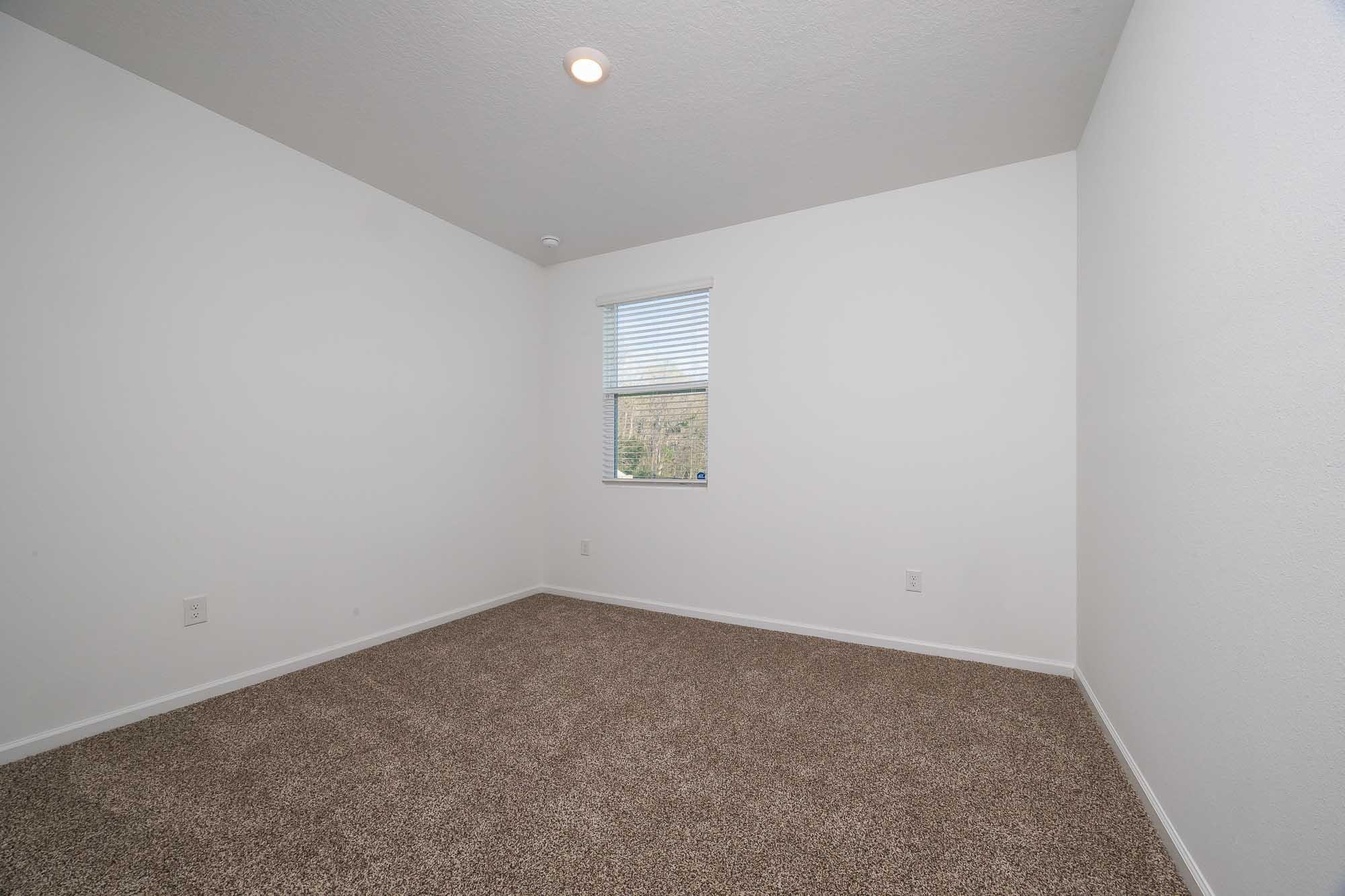 951 Orellana Road St. Augustine, FL 32084 - Photo 19 of 54 an empty room with a window