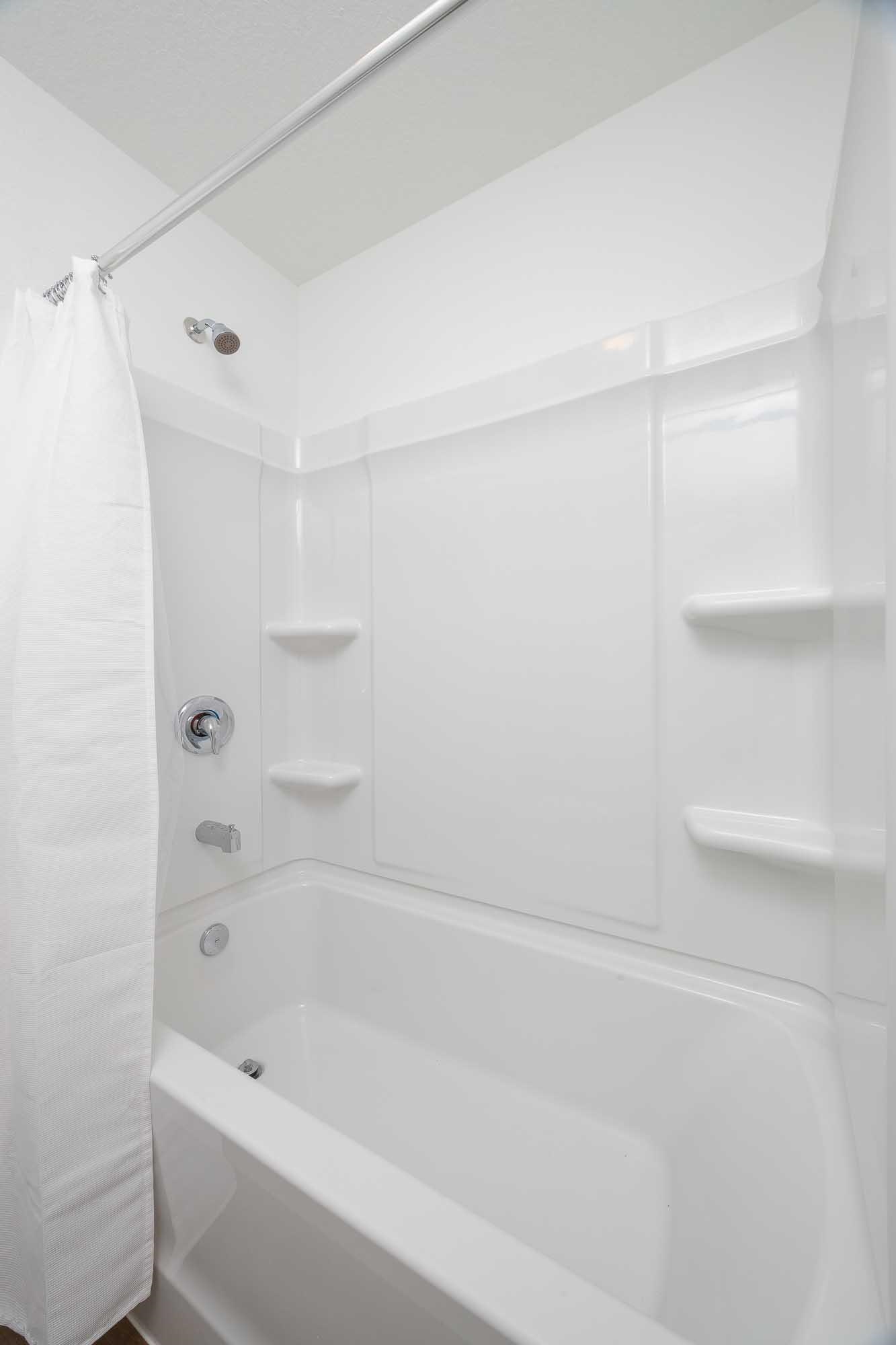 951 Orellana Road St. Augustine, FL 32084 - Photo 53 of 54 a bathroom with a bathtub