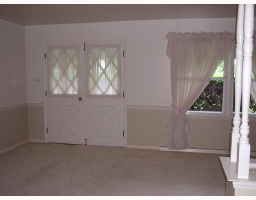 2969 Ridge Rd Extension Economy, PA 15005 - Photo 4 of 11 Living Room.
