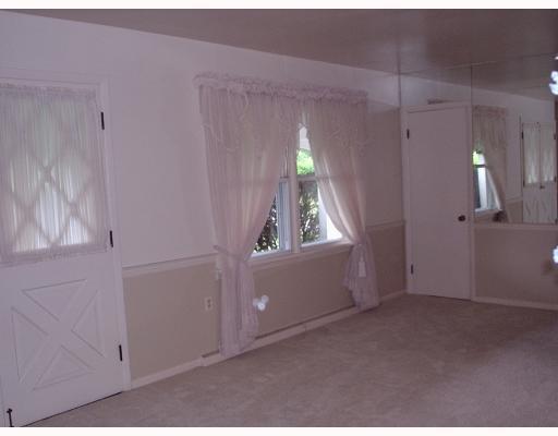 2969 Ridge Rd Extension Economy, PA 15005 - Photo 5 of 11 Living Room.
