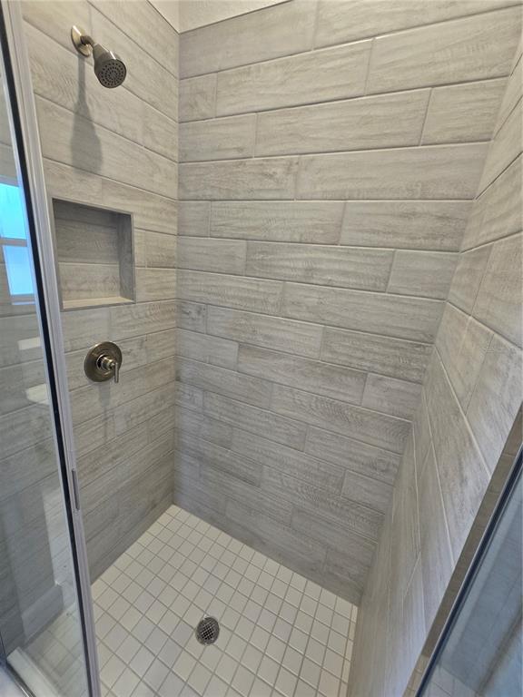 423 Wood Stork Trail Inverness, FL 34453 - Photo 17 of 19 a bathroom with a shower