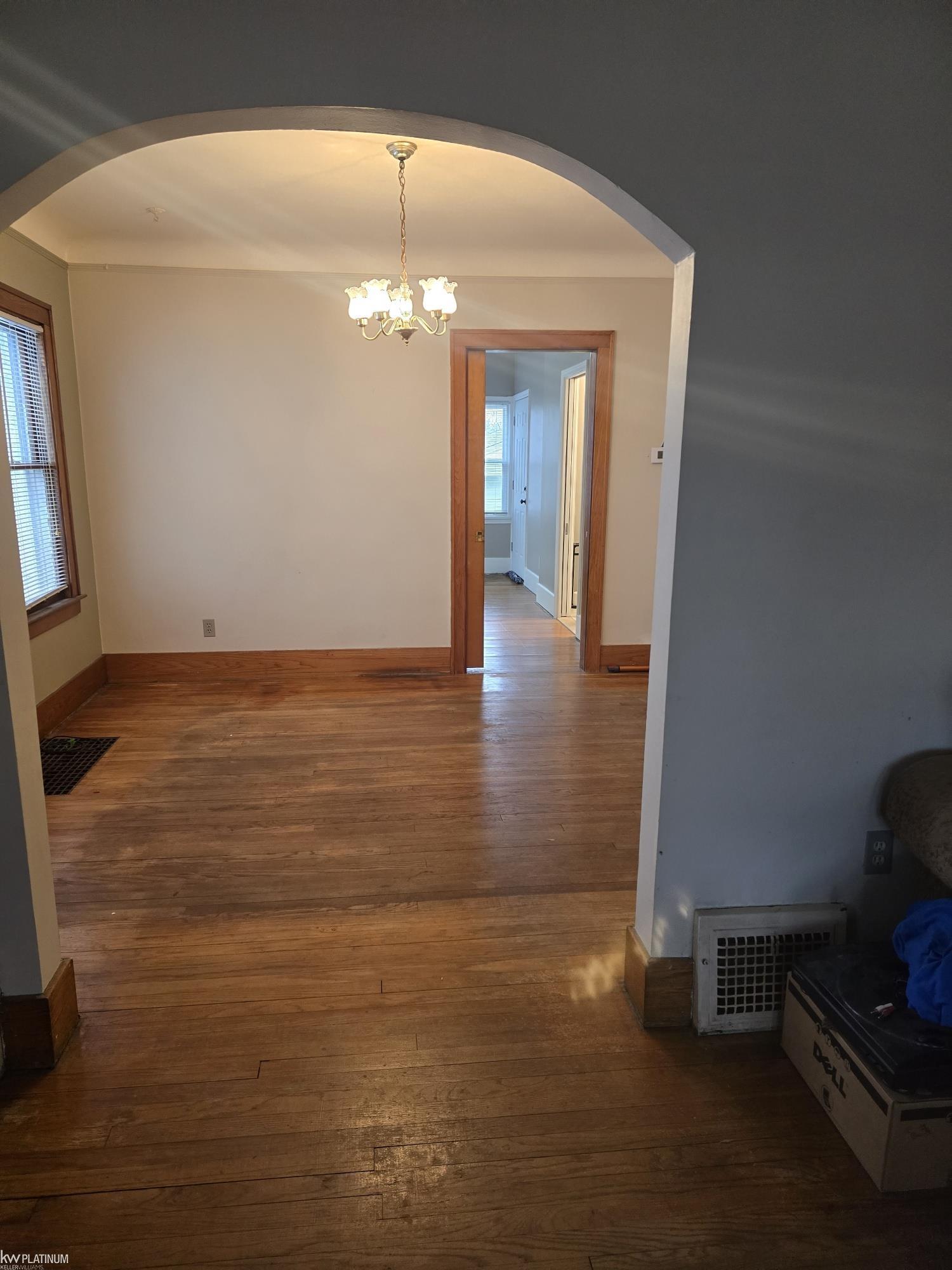 8071 Harding Street Center Line, MI 48015 - Photo 8 of 33 50195239-90b3a7f4-29ab-428e-8cb4-854ce1180277.JPG