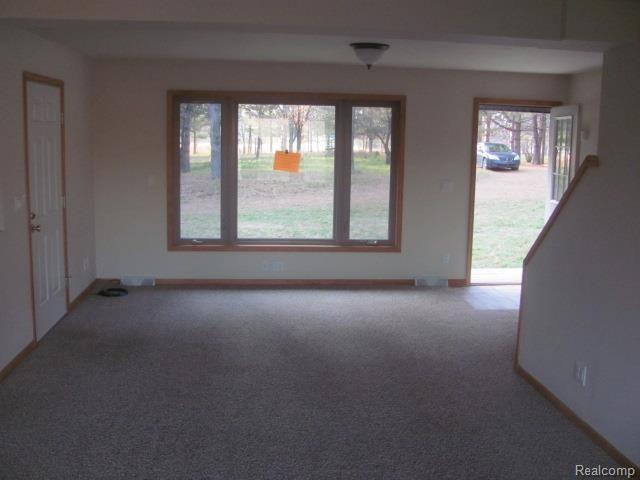 5594 Jefferson Road North Branch, MI 48461 - Photo 5 of 9 5living.JPG