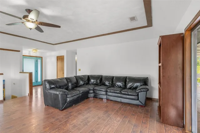 $2,275 | 21205 National Drive, Lago Vista, TX 78645