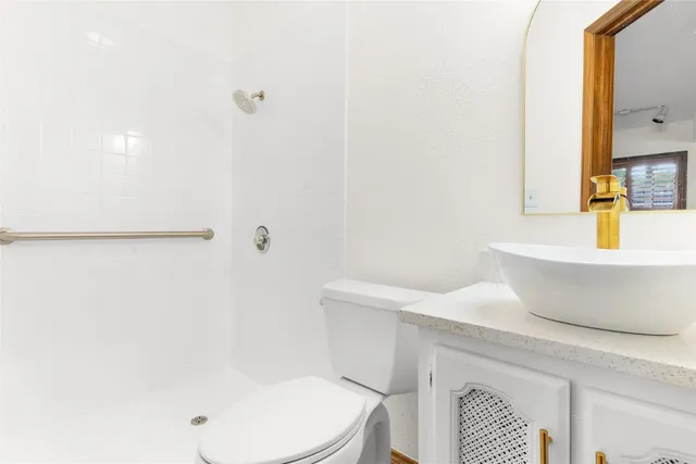 $2,275 | 21205 National Drive, Lago Vista, TX 78645