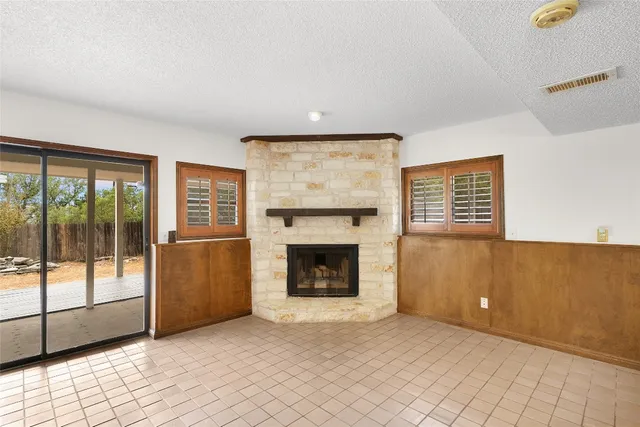 $2,275 | 21205 National Drive, Lago Vista, TX 78645