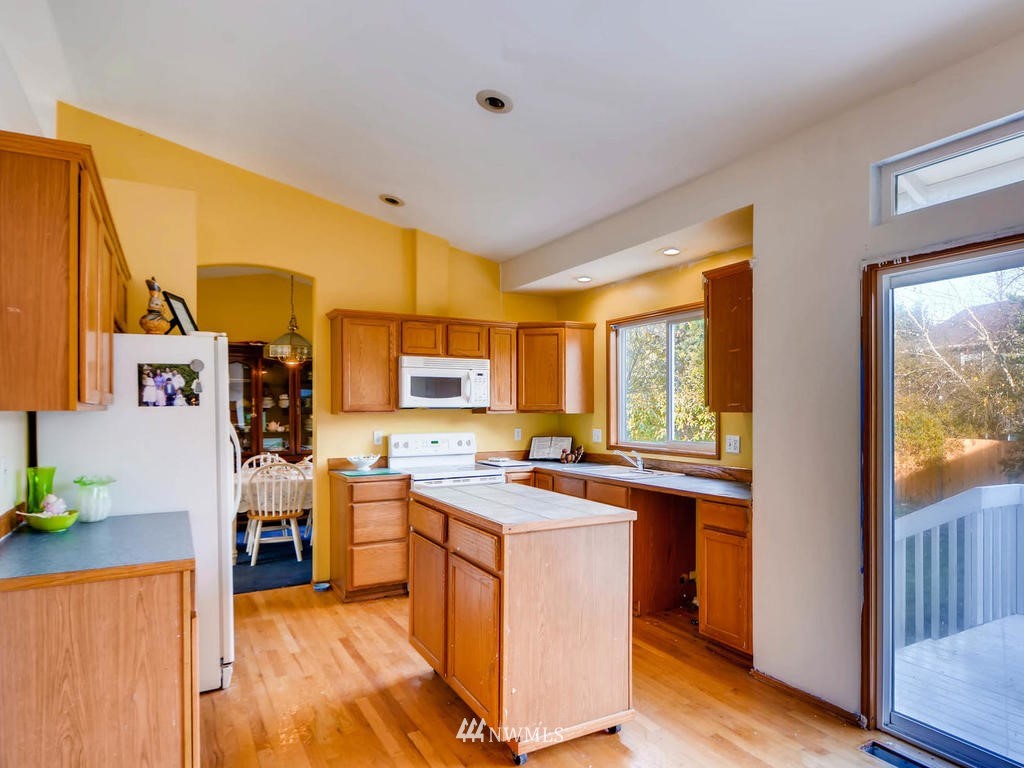 3009 200th Street Southeast Bothell, WA 98012 - Photo 4 of 11