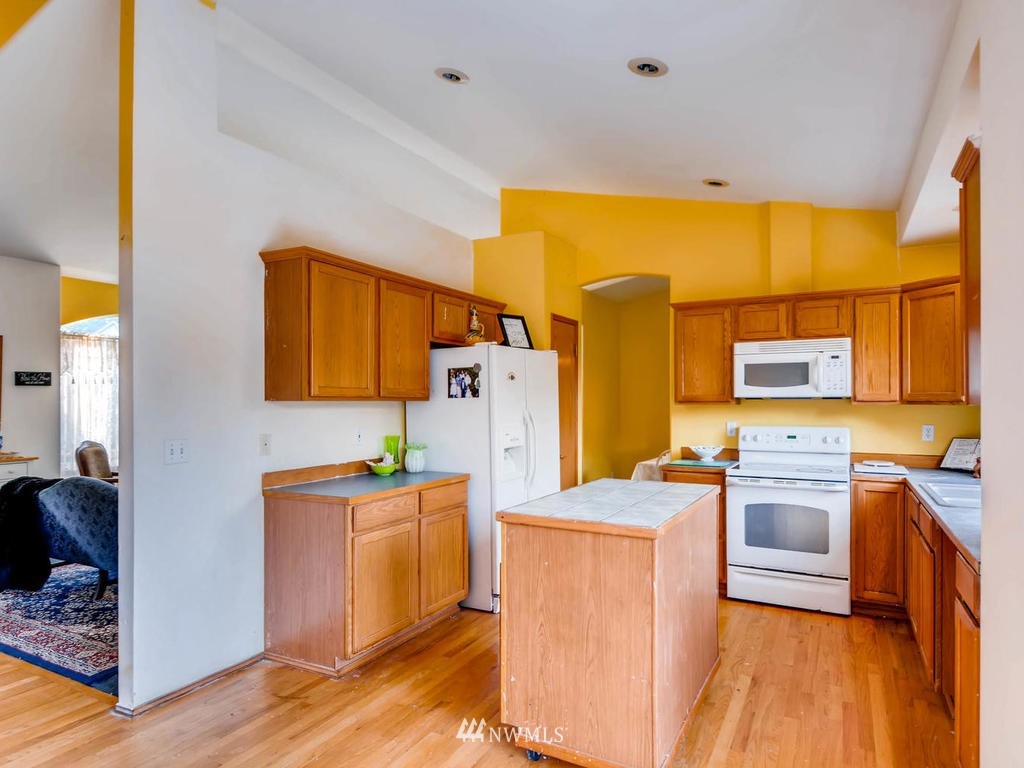 3009 200th Street Southeast Bothell, WA 98012 - Photo 5 of 11