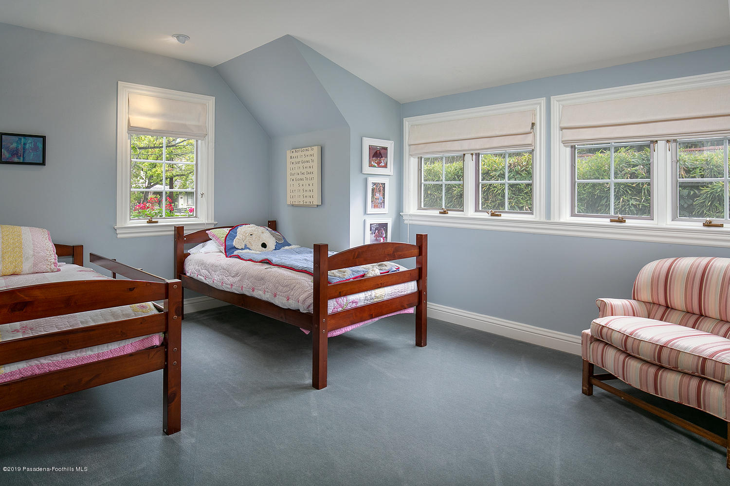 504 Arbor Street Pasadena, CA 91105 - Photo 29 of 46 a bedroom with a bed and a couch