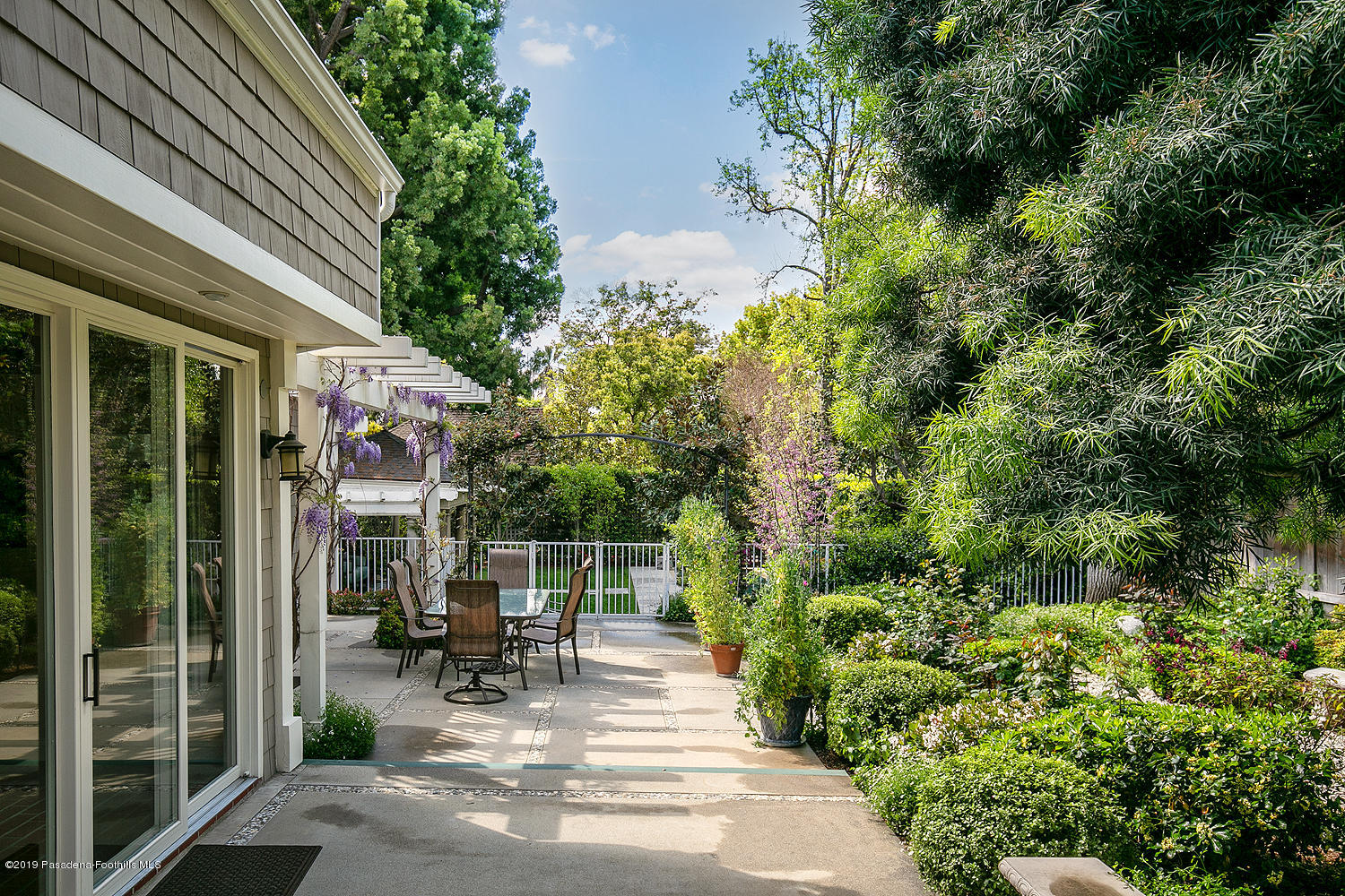 504 Arbor Street Pasadena, CA 91105 - Photo 6 of 46 a view of chair and tables