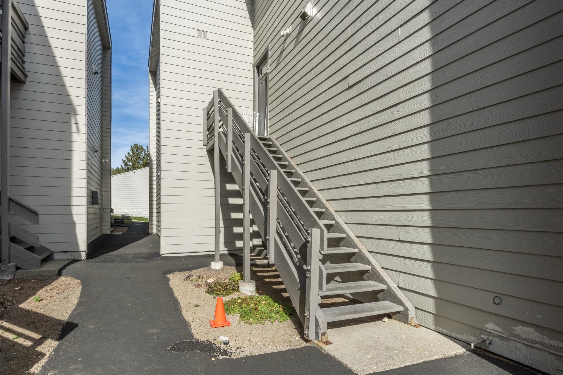 137 Laurel Mountain Road, Unit 312 Mammoth Lakes, CA 93546 - Photo 22 of 37 a view of entryway with wooden floor