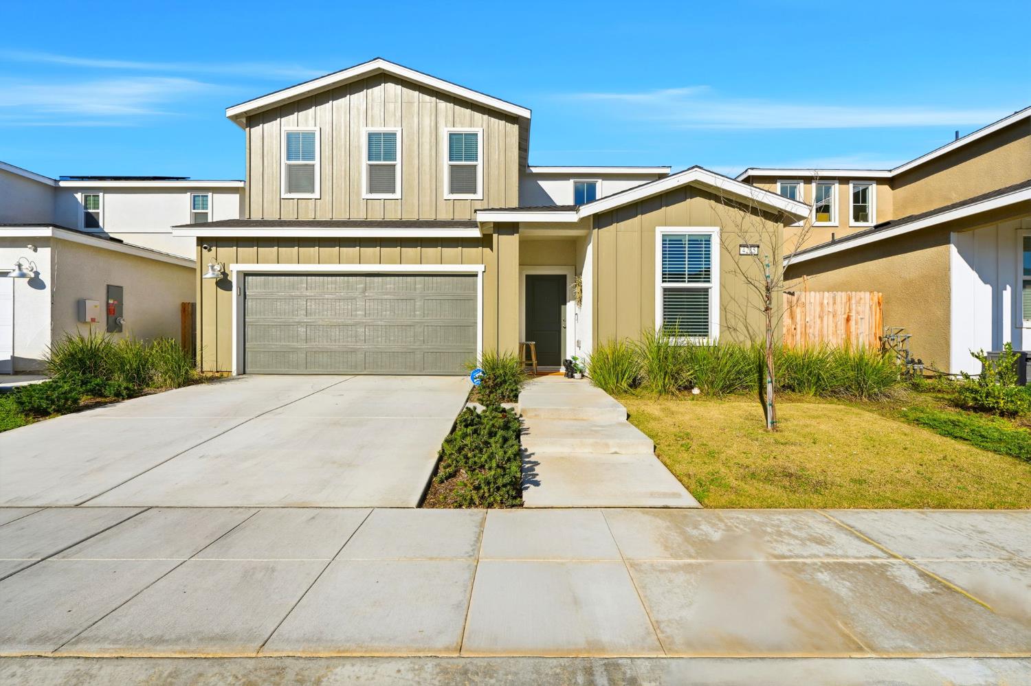 4225 Hampton Way Clovis, CA 93619 - Photo 1 of 37