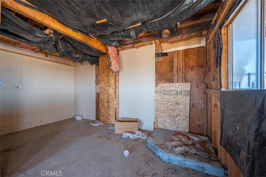 67722 Pole Line Road Twentynine Palms, CA 92277 - Photo 9 of 33 a view of walk in closet