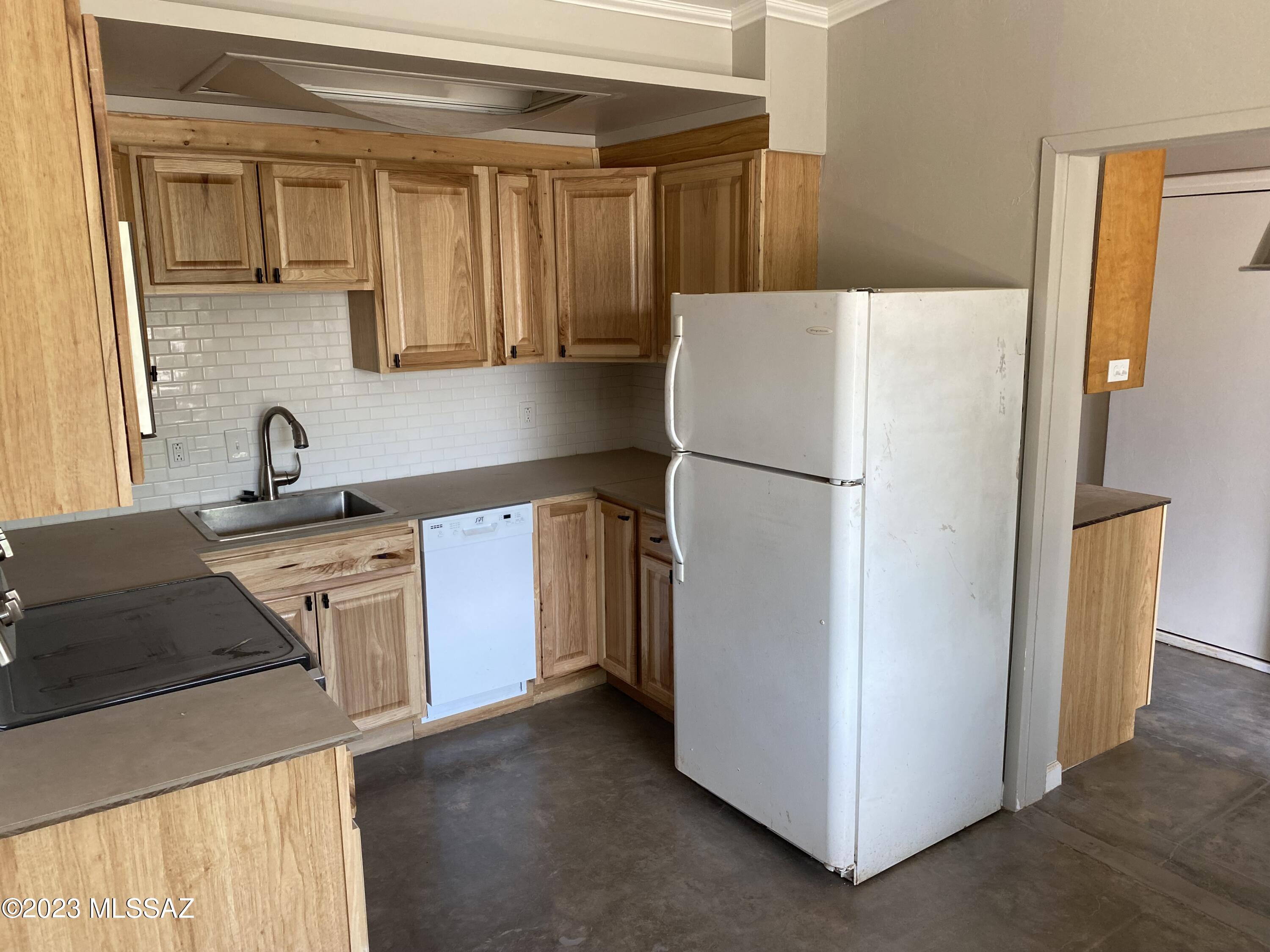 902 North Richey Boulevard, Unit 902 Tucson, AZ 85716 - Photo 4 of 16 IMG_6079