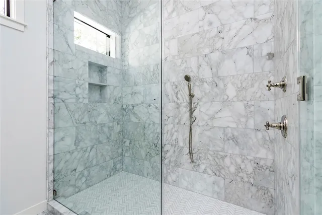 $2,400,000 | 822 West 31st Street, Houston, TX 77018