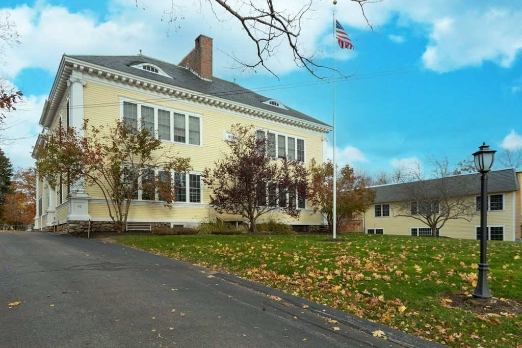 42 Phillips Road, Unit 4 Holden, MA 01520 - Photo 1 of 24 Gallery Image 1