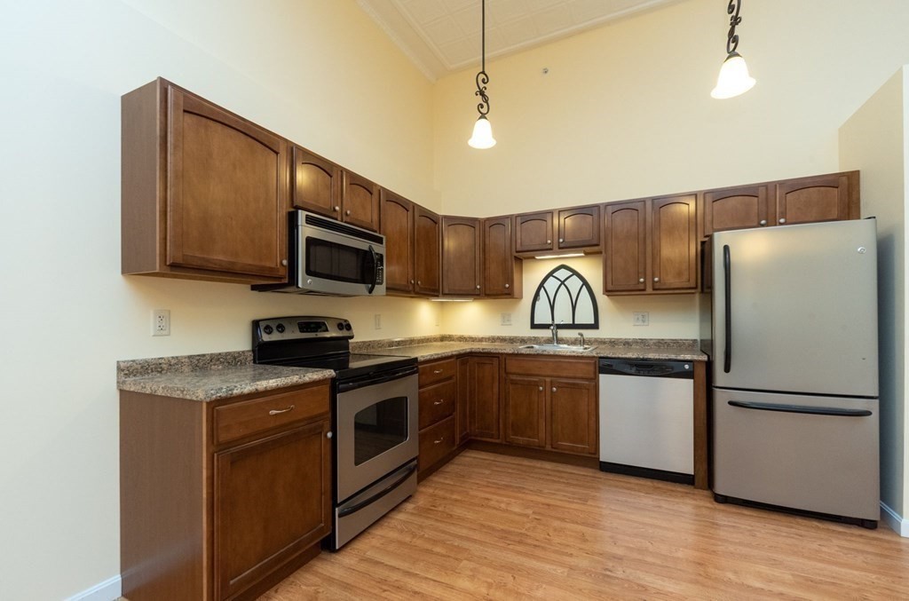 42 Phillips Road, Unit 4 Holden, MA 01520 - Photo 3 of 24 Gallery Image 3
