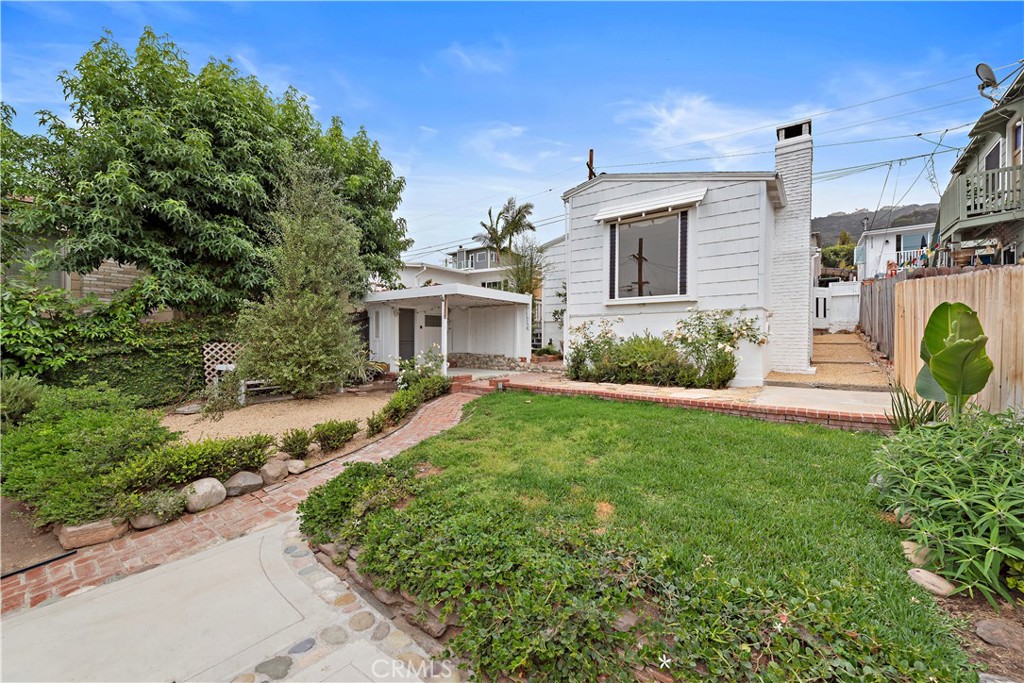 31711 Fairview Road Laguna Beach, CA 92651 - Photo 5 of 20 a front view of a house with a garden and yard