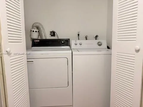 $2,350 | 9351 Fontainebleau Boulevard, Unit B404, Miami, FL 33172