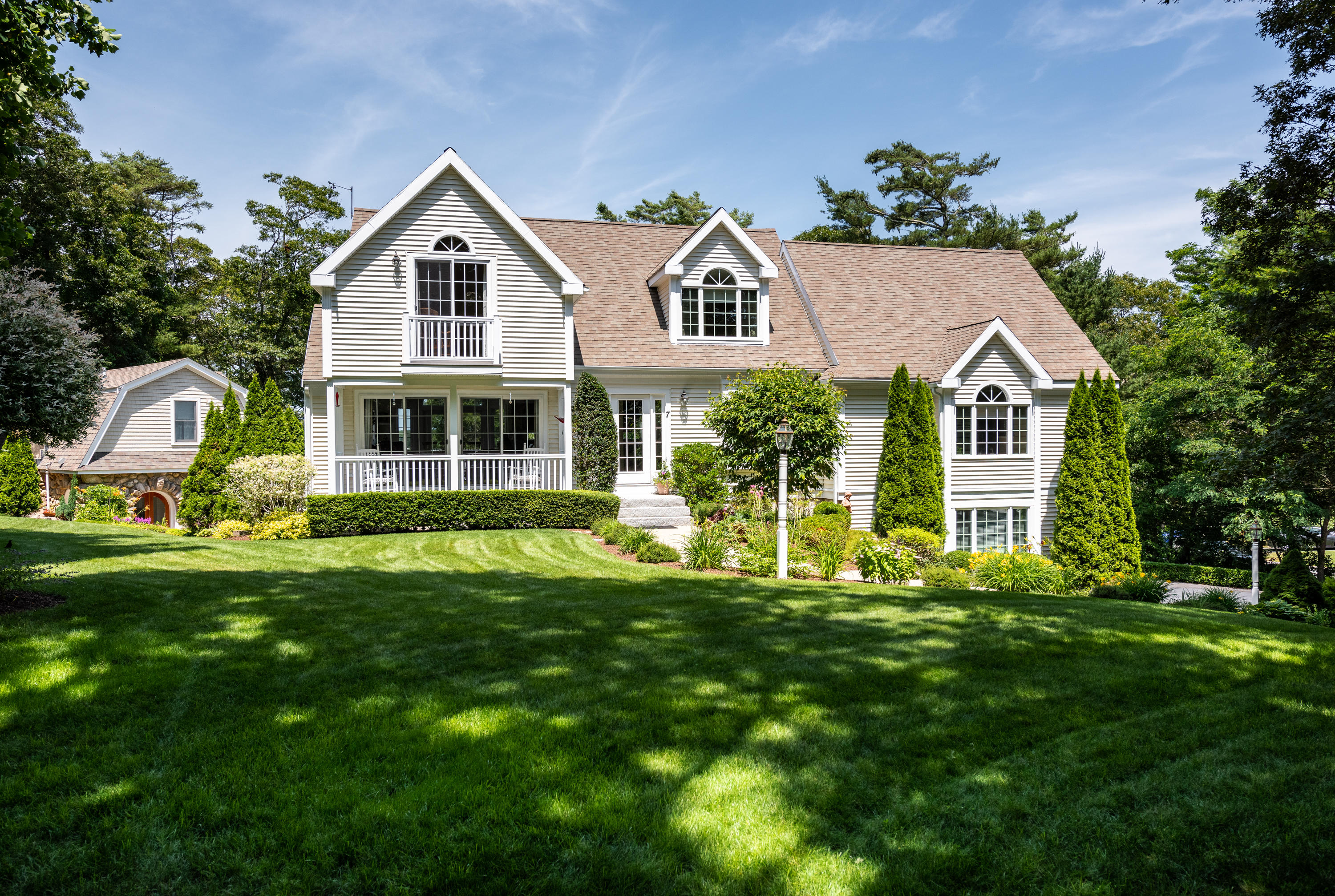 7 Wolf Road Buzzards Bay, MA 02532 - Photo 2 of 53 7Wolf105