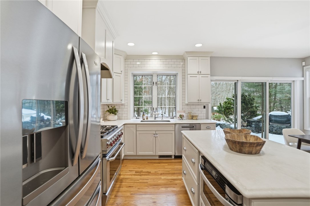 442 Sleepy Hollow Farm Road Warwick, RI 02886 - Photo 8 of 38