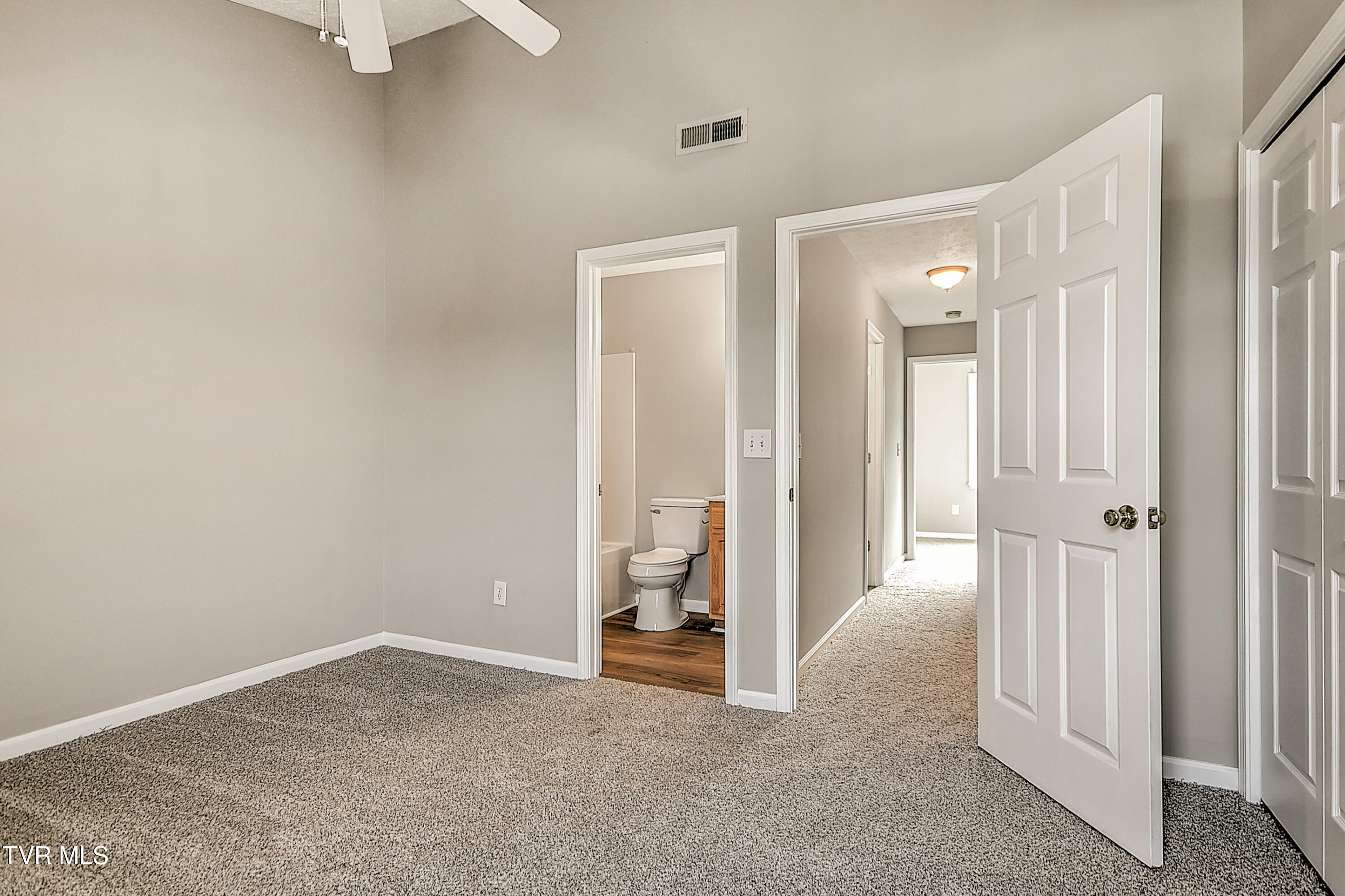 570 Beaverview Drive Bristol, VA 24201 - Photo 13 of 26 570 Beaver View JR-14