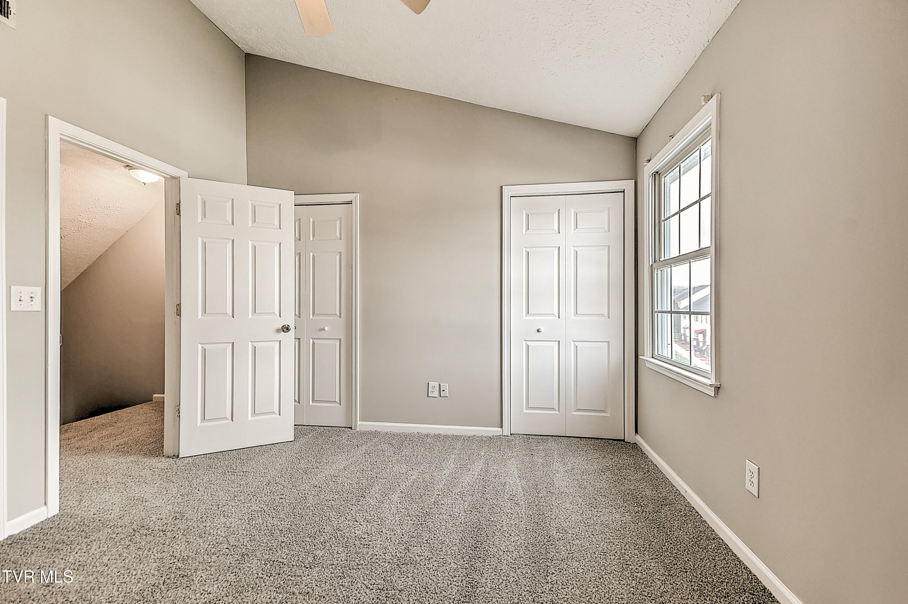 570 Beaverview Drive Bristol, VA 24201 - Photo 14 of 26 570 Beaver View JR-15