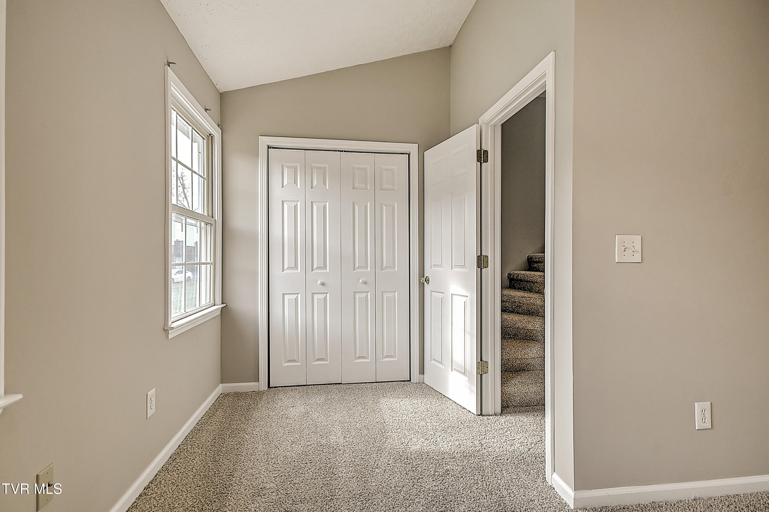 570 Beaverview Drive Bristol, VA 24201 - Photo 18 of 26 570 Beaver View JR-19