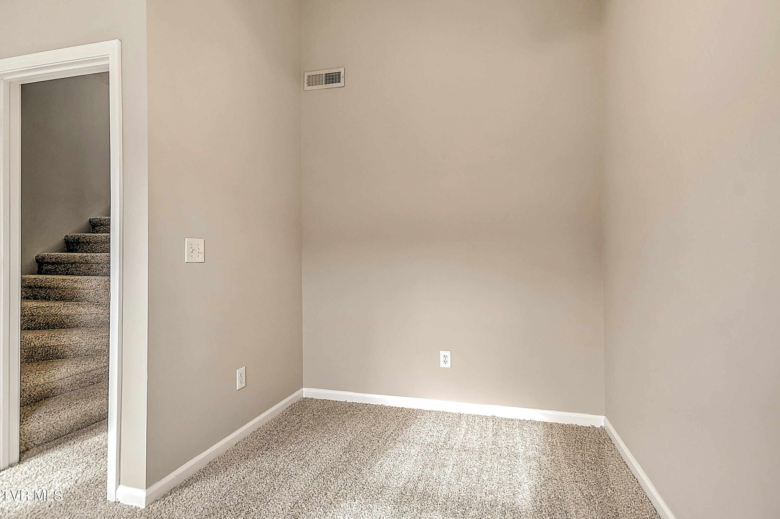 570 Beaverview Drive Bristol, VA 24201 - Photo 19 of 26 570 Beaver View JR-20