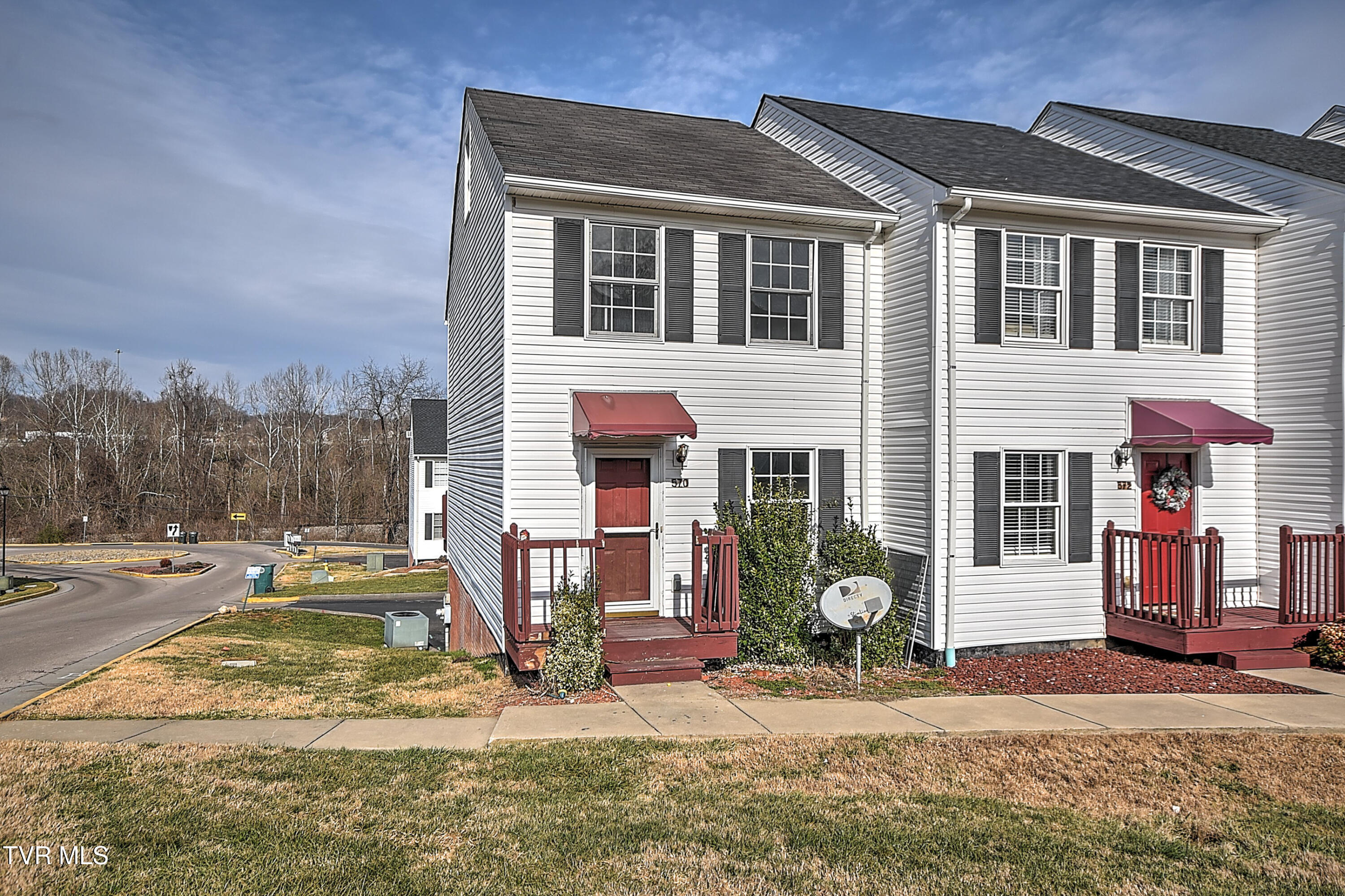 570 Beaverview Drive Bristol, VA 24201 - Photo 2 of 26 570 Beaver View JR-3