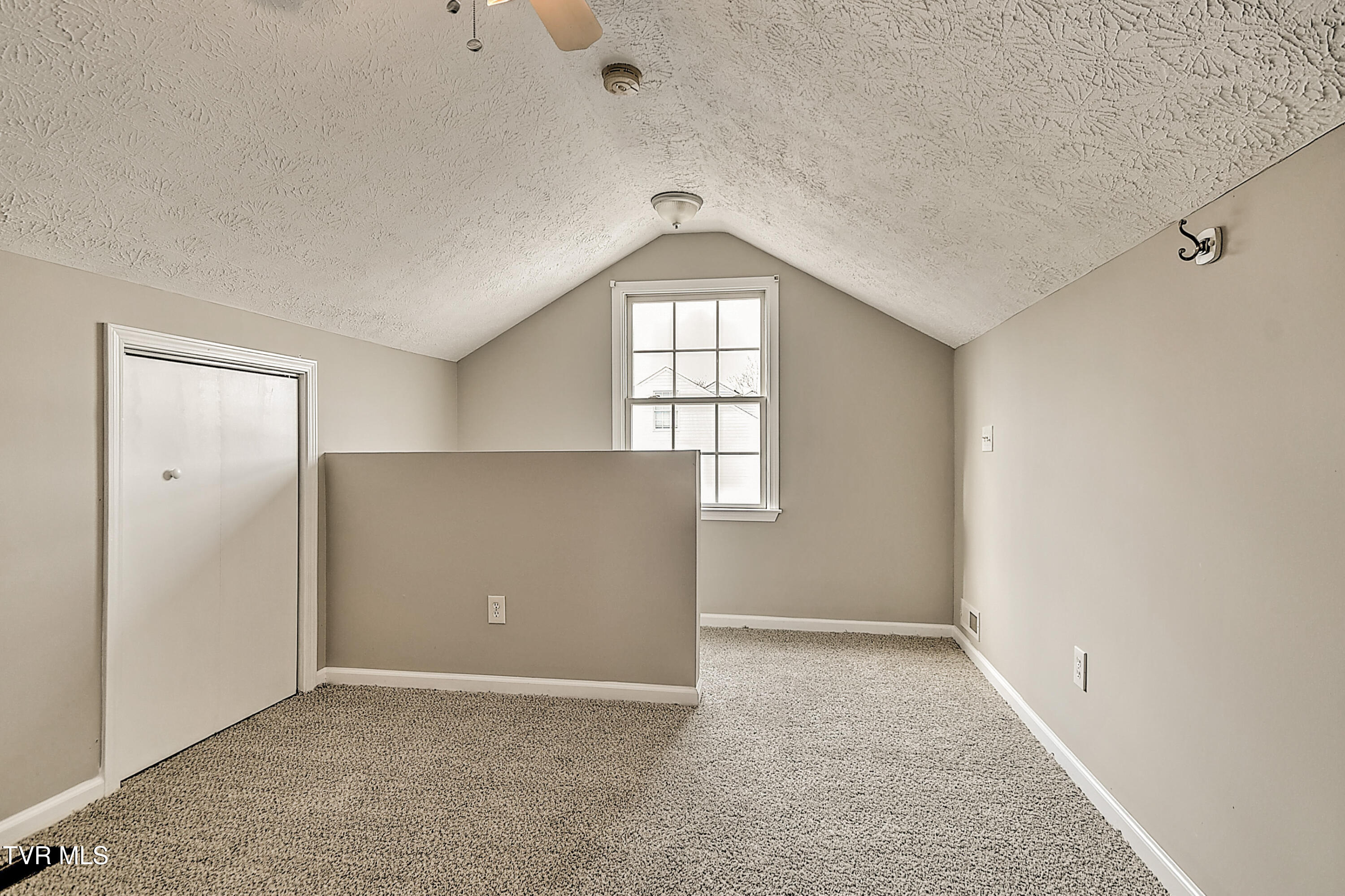 570 Beaverview Drive Bristol, VA 24201 - Photo 23 of 26 570 Beaver View JR-24