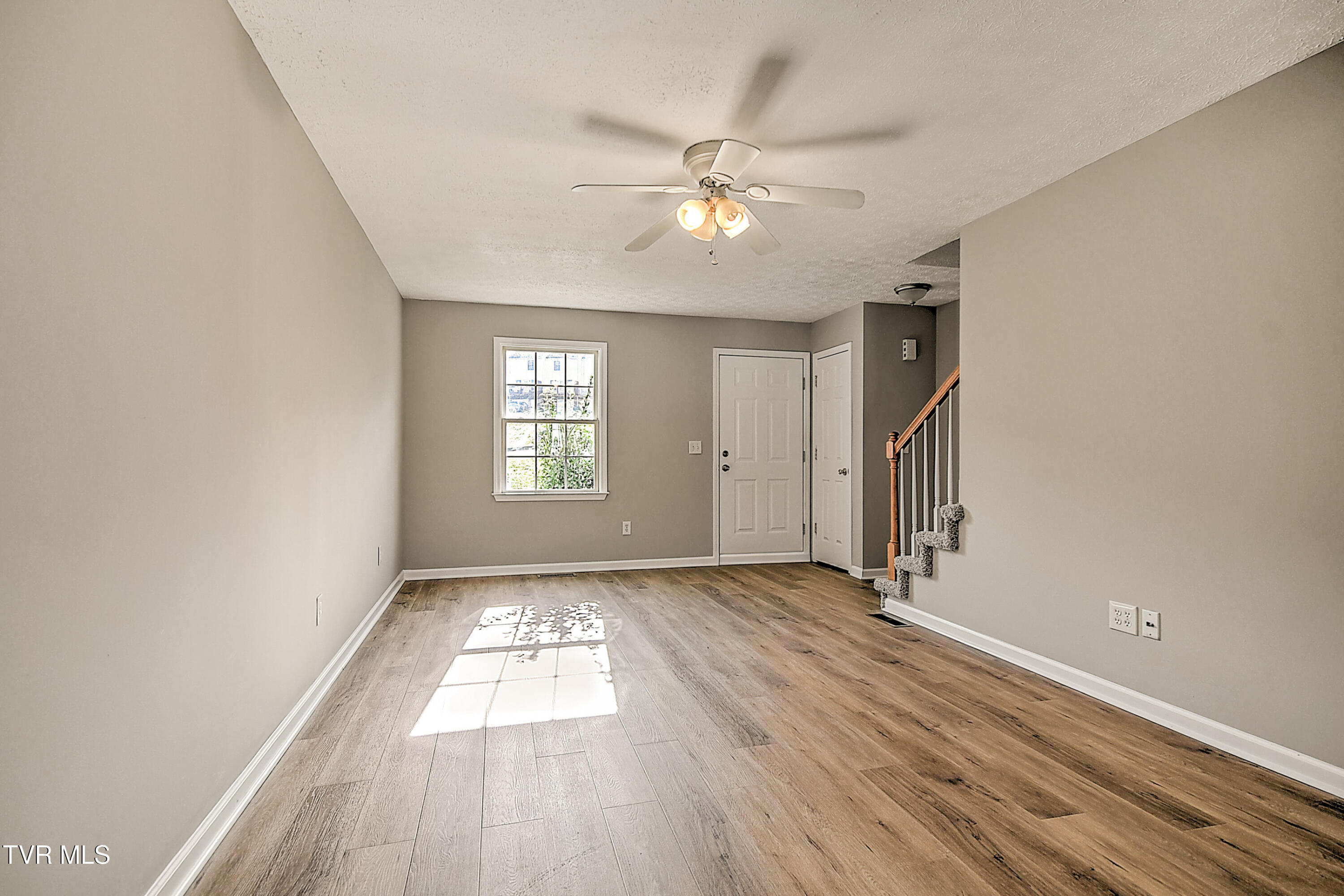 570 Beaverview Drive Bristol, VA 24201 - Photo 6 of 26 570 Beaver View JR-7