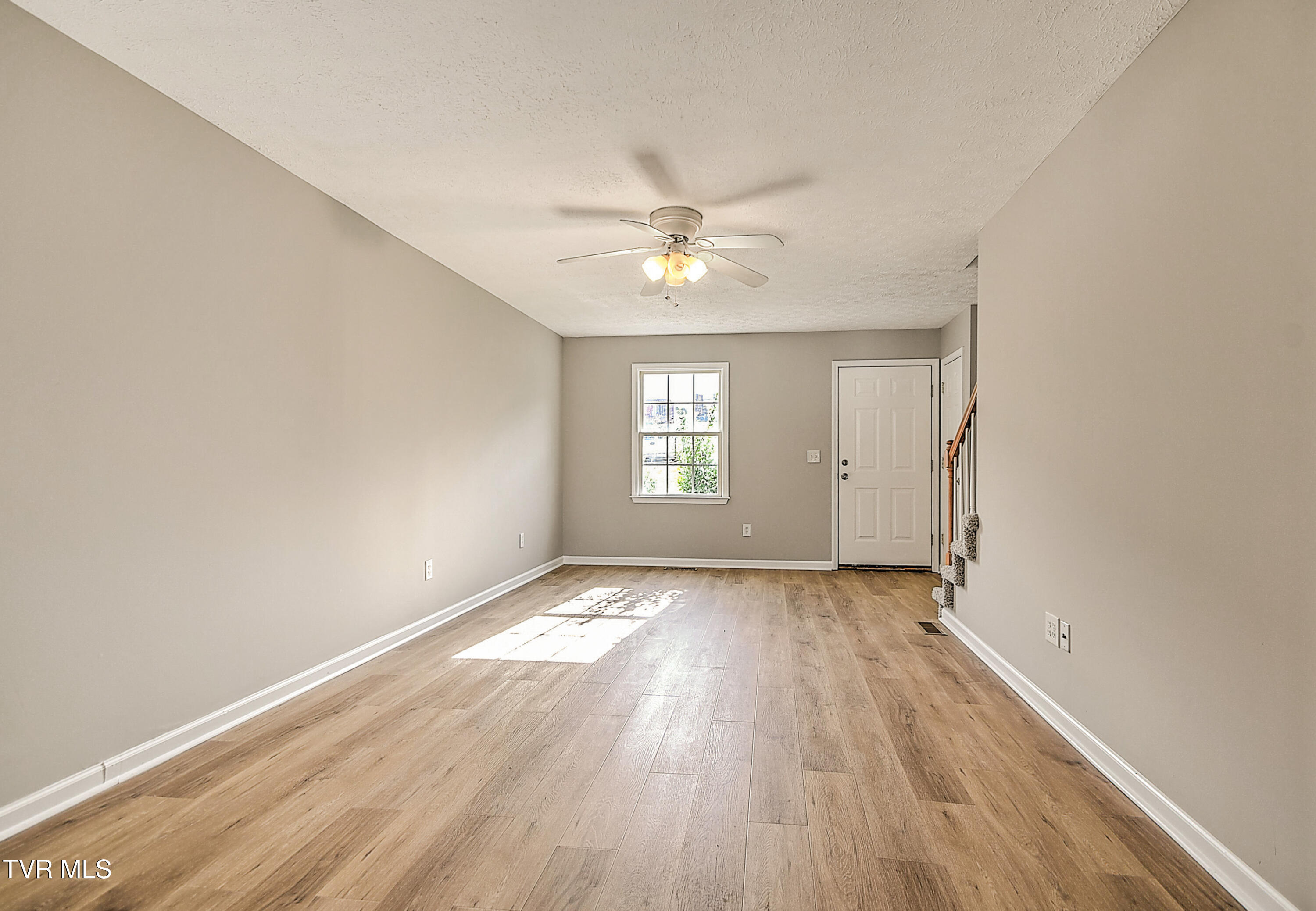 570 Beaverview Drive Bristol, VA 24201 - Photo 7 of 26 570 Beaver View JR-8