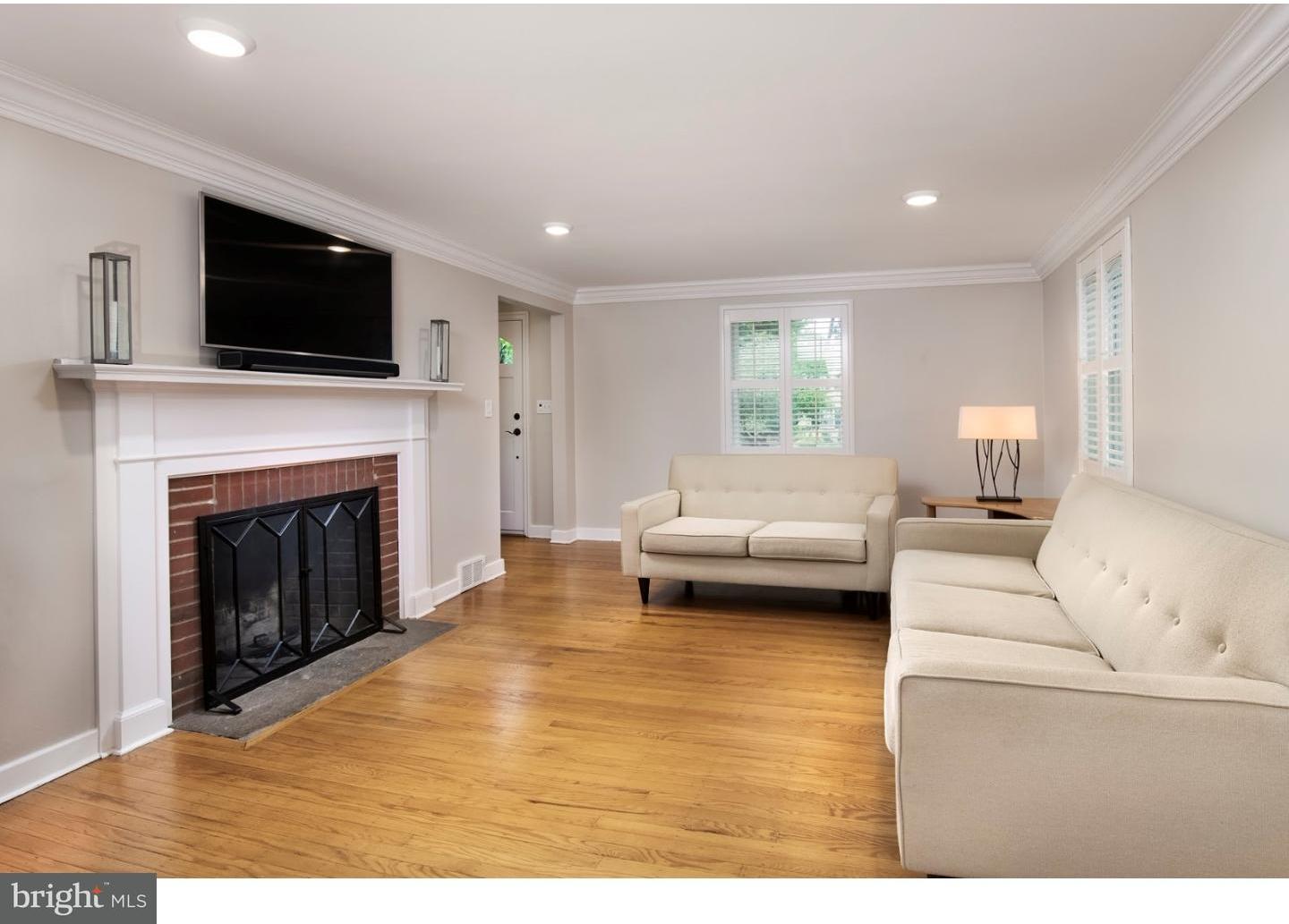 122 Fennerton Road Paoli, PA 19301 - Photo 4 of 24 Living Room
