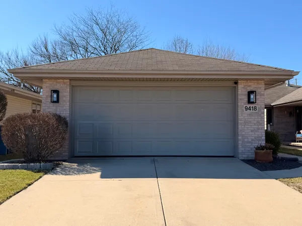 $2,350 | 9418 Erie Street, Highland, IN 46322