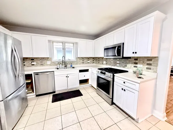 $2,350 | 9418 Erie Street, Highland, IN 46322