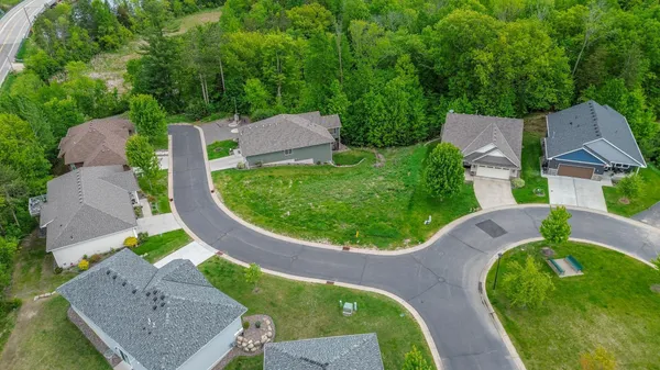 $49,900 | 31101 Magnolia Lane, Lindstrom, MN 55045