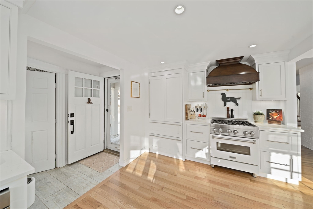 55 Crescent Avenue Scituate, MA 02066 - Photo 4 of 33