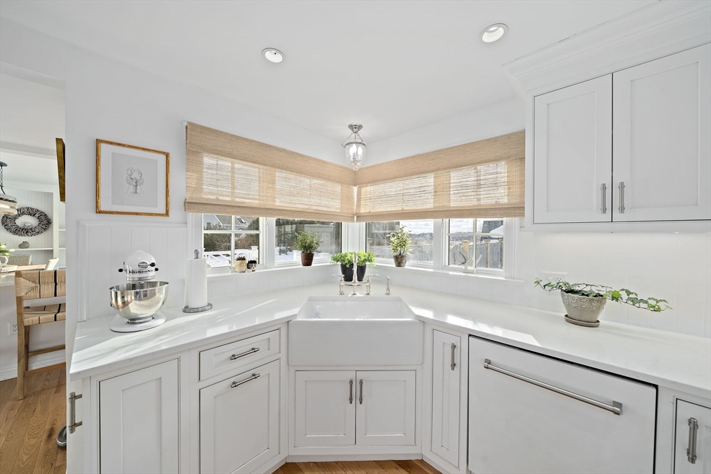 55 Crescent Avenue Scituate, MA 02066 - Photo 6 of 33