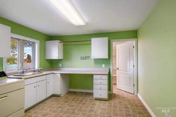 $600,000 | 389 Greenbrier Drive, Heyburn, ID 83336