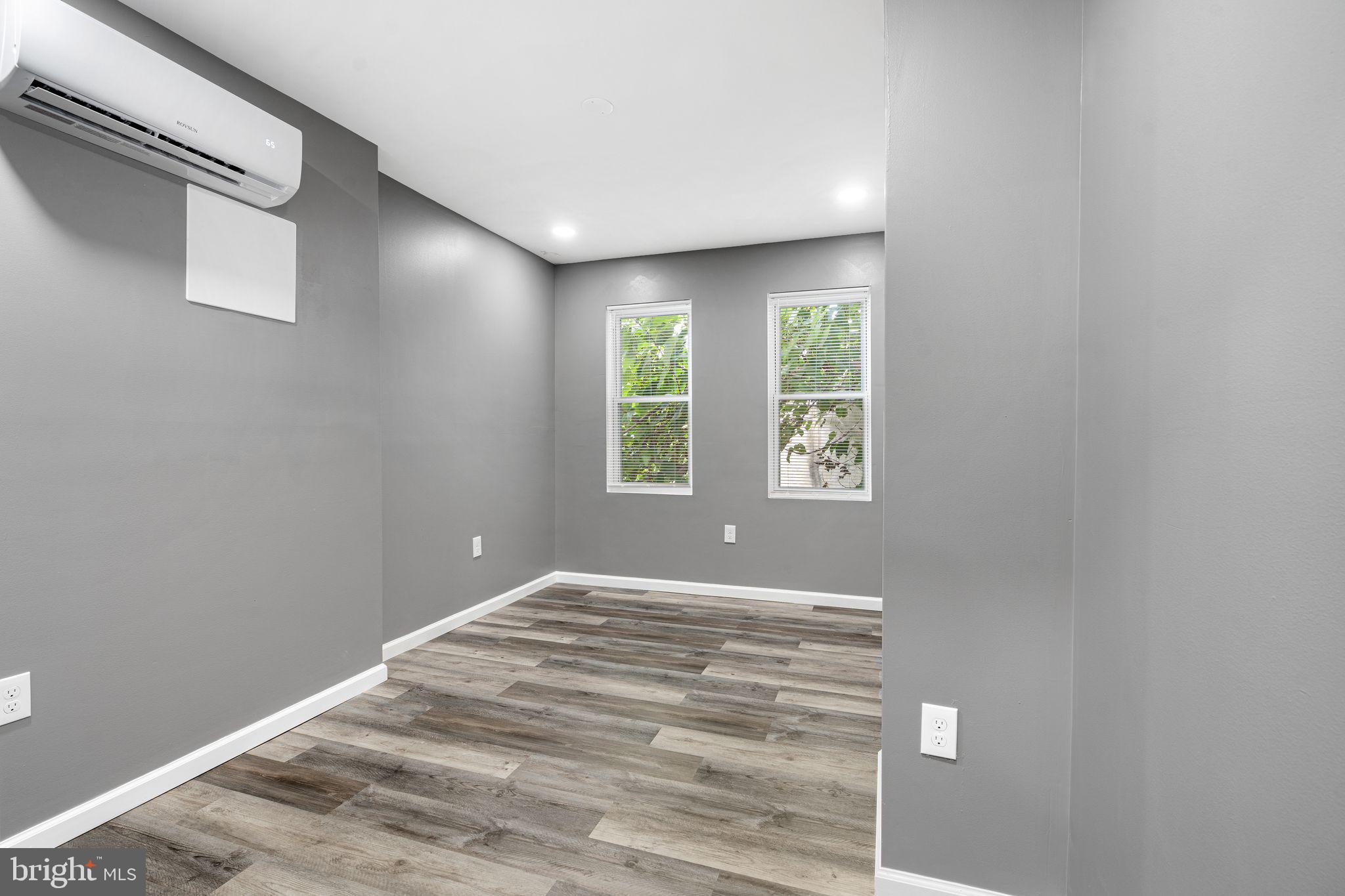 2550 North 12th Street Philadelphia, PA 19133 - Photo 7 of 8 a view of an empty room with a window