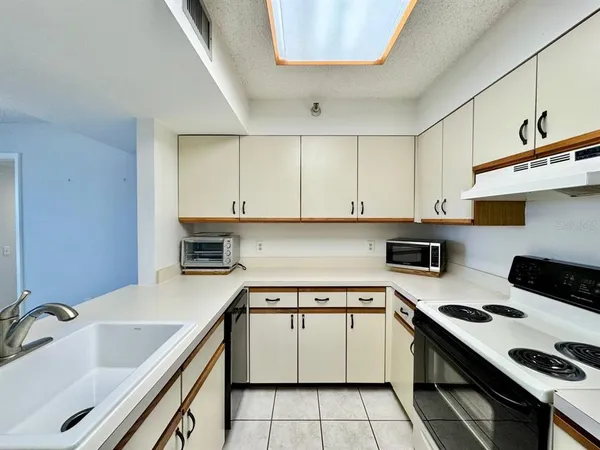 $1,995 | 2333 Feather Sound Drive, Unit B503, Clearwater, FL 33762