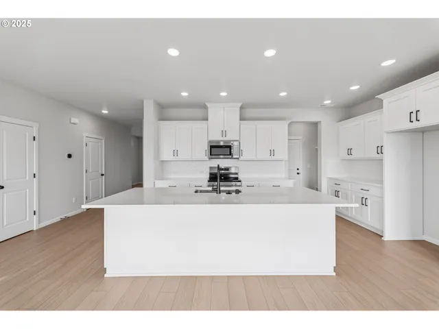 $608,548 | 18109 Northeast 17th Street, Vancouver, WA 98684