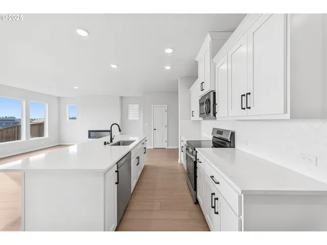 $608,548 | 18109 Northeast 17th Street, Vancouver, WA 98684