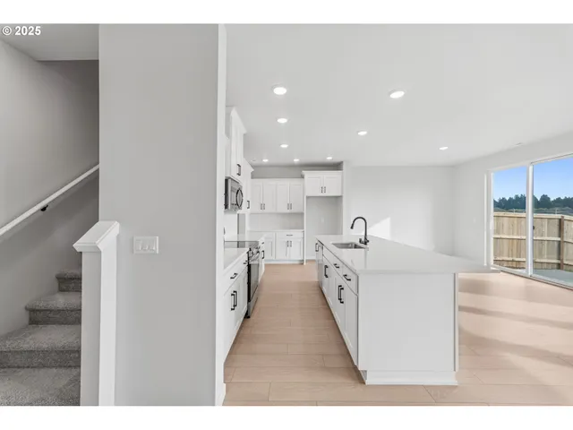 $608,548 | 18109 Northeast 17th Street, Vancouver, WA 98684