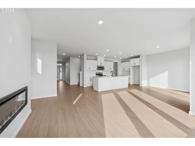 $608,548 | 18109 Northeast 17th Street, Vancouver, WA 98684